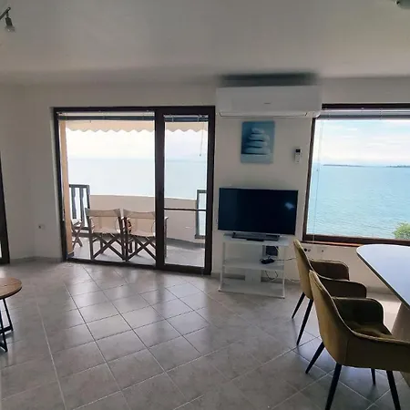 Lägenhet под наем с фронтална гледка море, гр. влас
